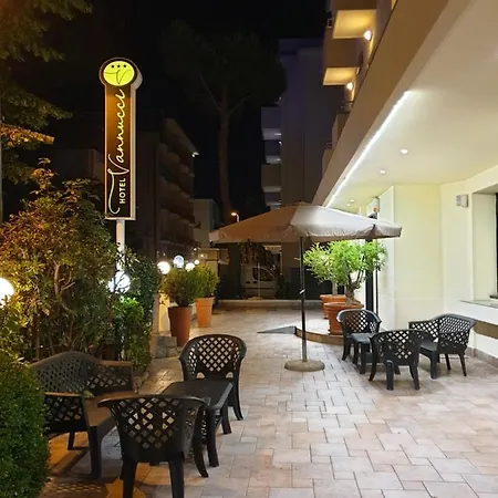 凡努奇酒店 3*